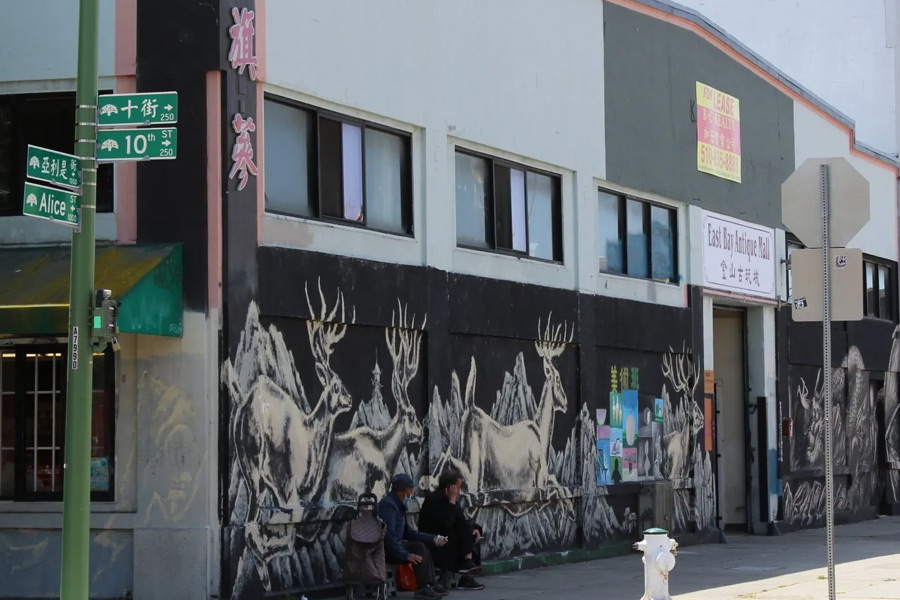 sidewalk in oakland chinatown